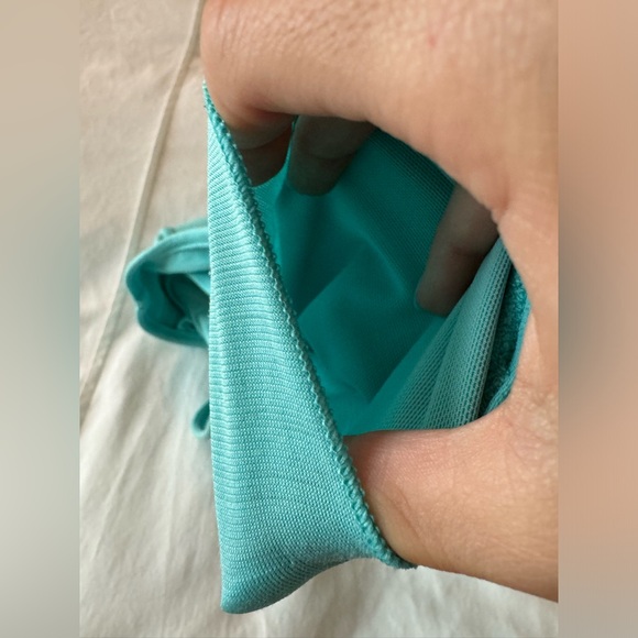 Lululemon Maldives Green Flow Y bra
Light Support Mauritius Size 8 - Picture 7 of 7